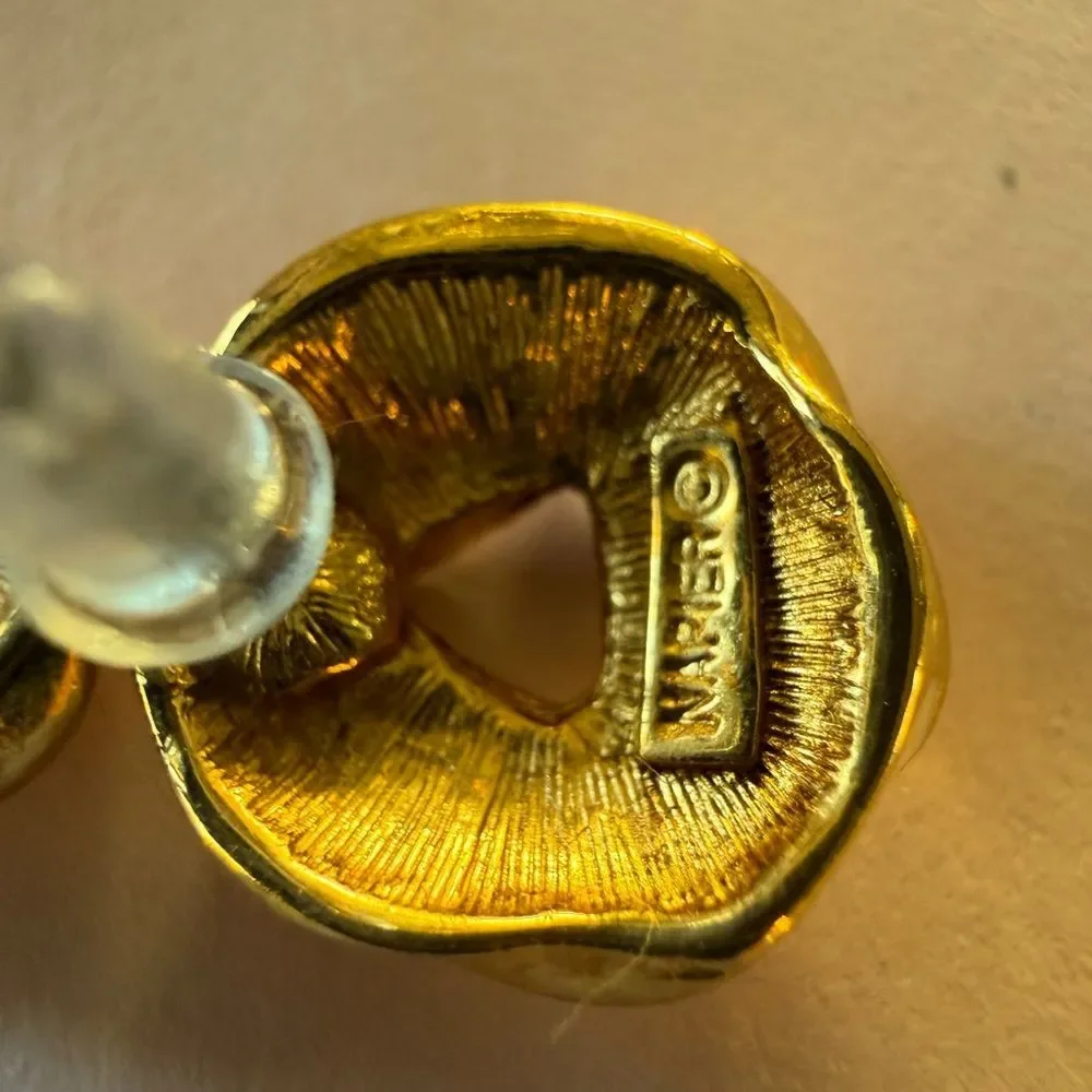 Monet great earrings
